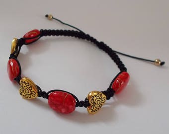 Bracelet RED and GOLDEN HEARTS dark thread, macramé inspiration