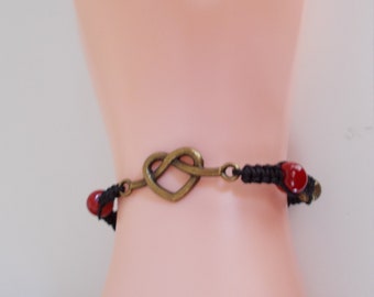 Bracelet HEART BRONZE avec perles rouge et bronze, fil noir