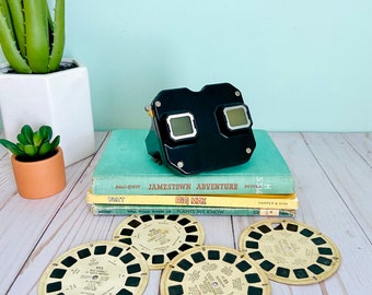 1940’s Sawyer Viewfinder Viewmaster Toy Bakelite With Picture Viewer Reels