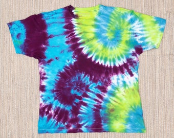 Colorful tie dye t-shirt, hippie festival shirt