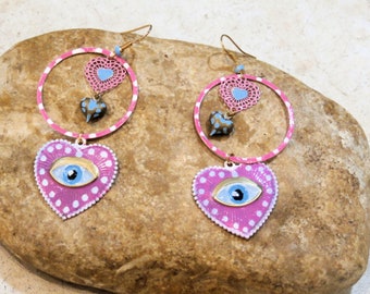 boucles d'oreilles porte bonheur, diseuse de bonne aventure, cœur sacré, yeux, ex-voto, peint main, modèle unique, œil, rose bleu, bohème