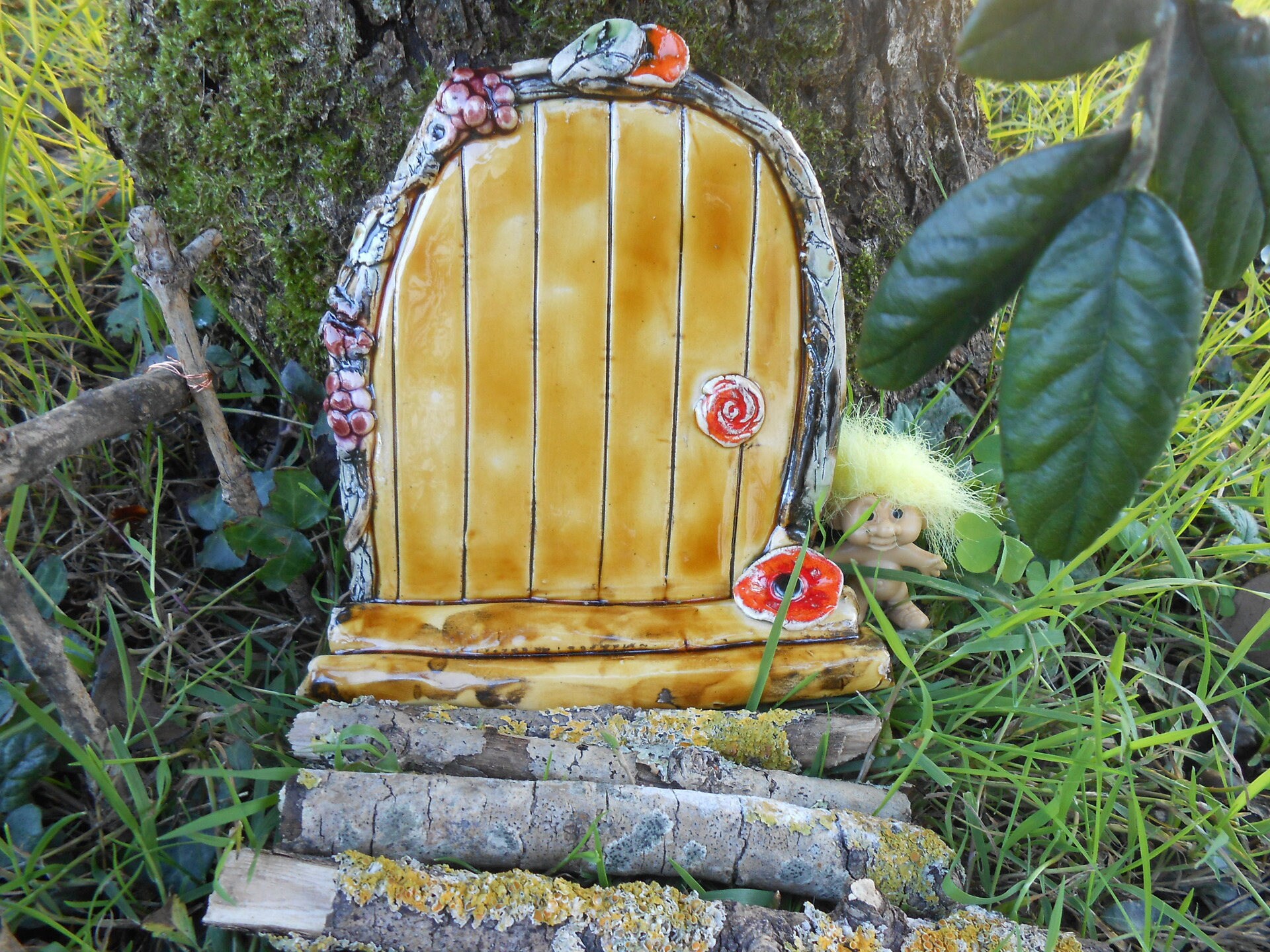 Porte Alice/Gnome Elfe Féerique, sur Commande, Décoration Arbre Jardin Céramique Artisanale, Couleur