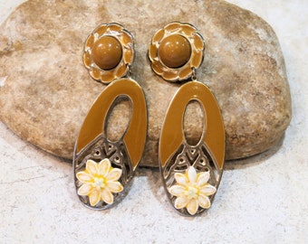 vintage enameled earrings mixed with ceramics, super light! coffee and gold color, clip earrings and flowers