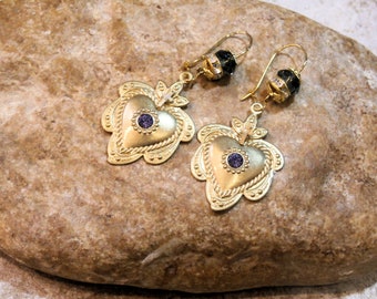 boucles d'oreilles porte bonheur, cœur sacré, romantique, bohème, laiton doré, perles verre bleu mauve, travail artisanal