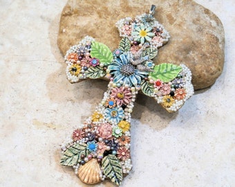 floral cross, wall decoration or pendant jewel, scallop shell, haute couture cross, ceramic and wood, unique piece, multicolored