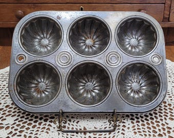 Vtg Muffin Tin 6 Fluted Wells Authentic Wear and Light Surface Rust Retro Kitchen