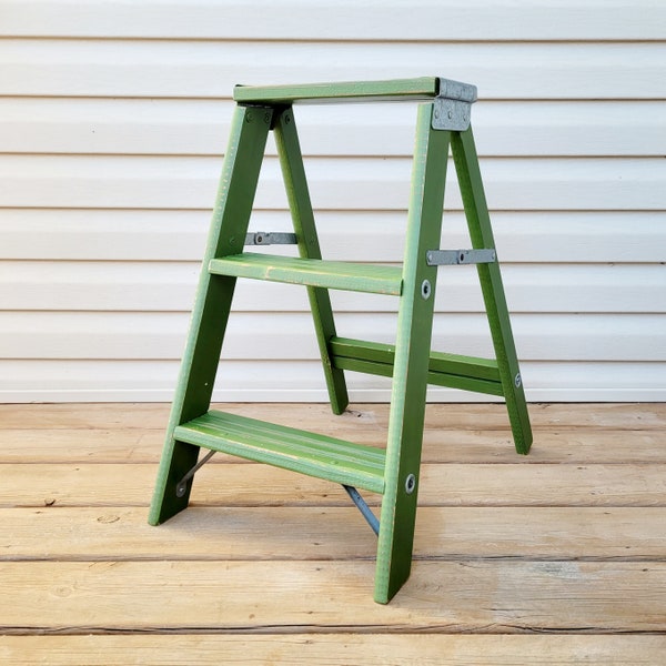 Vintage Painted Wood Step Ladder Plant Stand Porch Display Decor Boxwood Bounty Green.