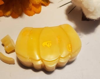 Autumn Harvest Soy Wax Melts: Spiced Apple, Cinnamon, Vanilla
