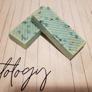 aqua spa handmade hand poured wax melts, tropical scents, clean scent melts, strong wax melts, soy wax tarts, best gifts for her