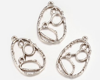 Lot de 4 breloques/pendentifs goutte ajourés de formes rondes et modernes , 34 x 21 x 2 mm, trou de 2mm, metal argenté sans nickel.