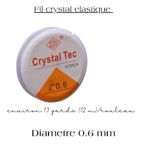 Peut inclure: Une bobine blanche de fil élastique en cristal avec une étiquette indiquant "Crystal Tec Korea" et "0.6". La bobine contient environ 13 yards (12 mètres) de fil.