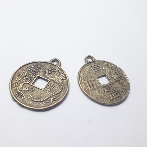 Lot de 10 médailles à caractères chinois diamètre 19 mm