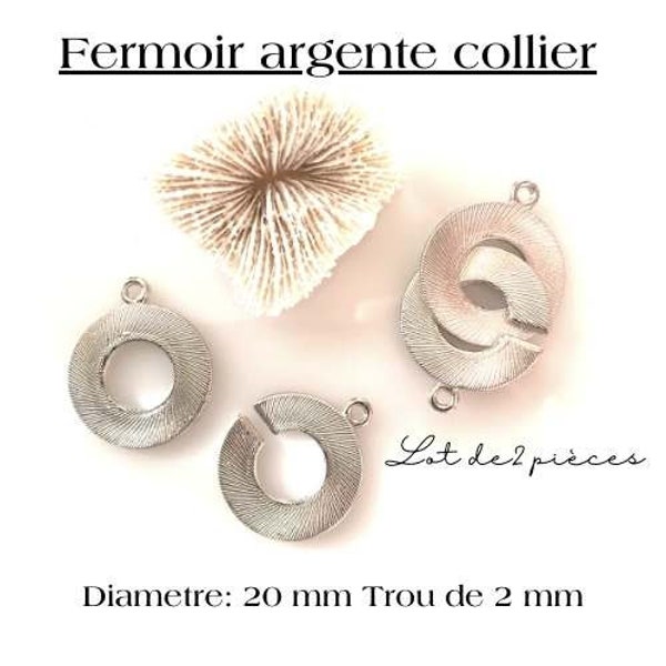 Lot de 2 fermoirs  rond et plat pour collier, argentés et métal strié. Diamètre de 20 mm