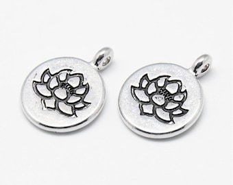 Lot de 10 jolis pendentifs gravés fleur de lotus, zen,divers coloris, argent antique, , 20 x 15 mm/ trou de 1.5 mm