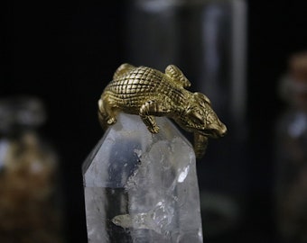 Anello in ottone con coccodrillo - Talismi protettivi degli animali spirituali - Antico simbolo tribale