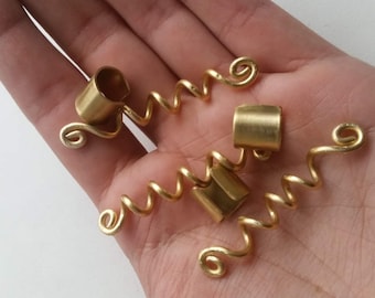 Set med 6 hårpärlor i vikingastil i mässing