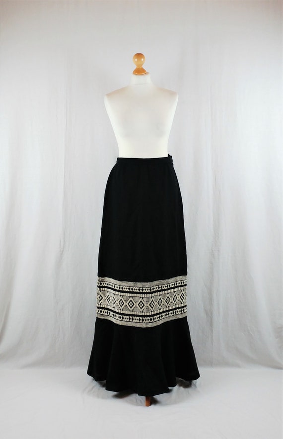 Finnish Vintage Arola 1970s Black & Cream Peasant
