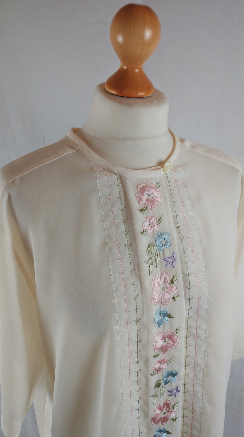 Vintage Claus 1980s Pastel /& Cream Floral Embroided Blouse