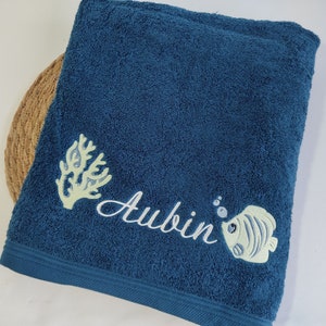 Serviette de toilette avec broderie personnalisée, qualité LUXE 550gr/m. Différentes tailles. Kikoune Créations. image 4