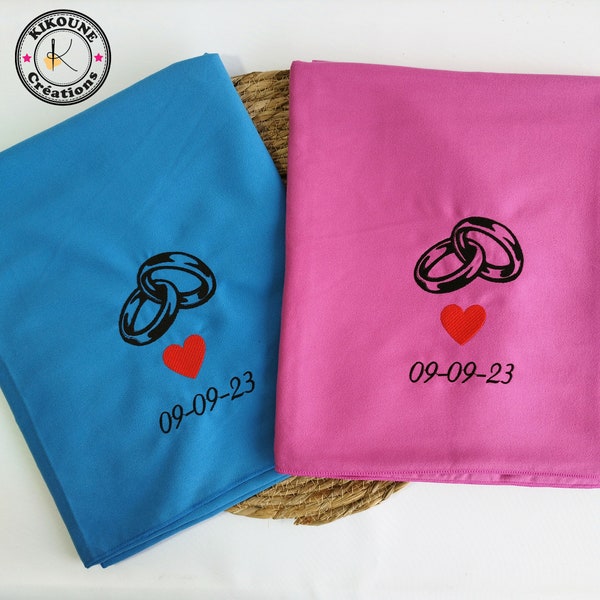 Serviette microfibre personnalisable avec broderie ou floquage - cadeau idéal pour la fête des mères - Brodé en Ariège à la demande.