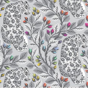 Peut inclure: Motif répété avec des léopards stylisés aux motifs floraux en noir et blanc. Le fond est gris clair avec des feuilles grises et des bourgeons colorés dans les tons de rose, jaune et bleu.