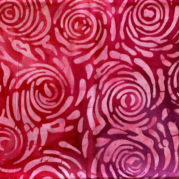 Fat quarter, tissu patchwork, batik, motifs de fleurs roses nuancées, 100% coton,  REF  BATIK/FR