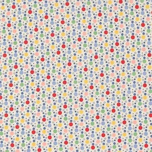 Peut inclure: Motif répétitif de pois colorés sur fond crème. Les pois sont rouges, jaunes, verts, bleus et roses, avec de plus petits points bleu foncé dispersés. Idéal pour tissu ou papier peint.