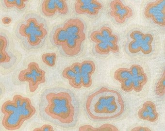 Tissu patchwork, Kaffe Fassett, 100% coton, module beige, rose, gris, bleu, fond écru, motif environ 4 cm,  REF  KF/PETRA