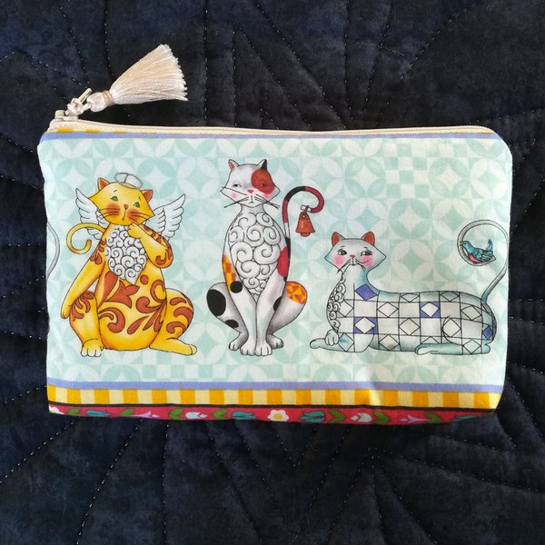 Pochette, trousse , tissu patchwork, chats stylisés, 2 faces différentes, doublée et molletonnée, 21 cm x 16 cm, 100% coton, REF  TROUSSE