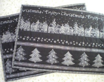Set de table,  tissu patchwork, Stof, coloris noir et argent, sapins et maisons, imprimé Noël, 100 % coton , 31 cm  x 45 cm,    REF   SETS