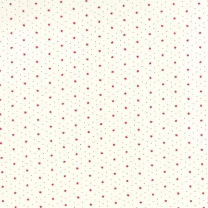 small red stars Moda 100/% cotton REF 1481711 off-white background Patchwork fabric