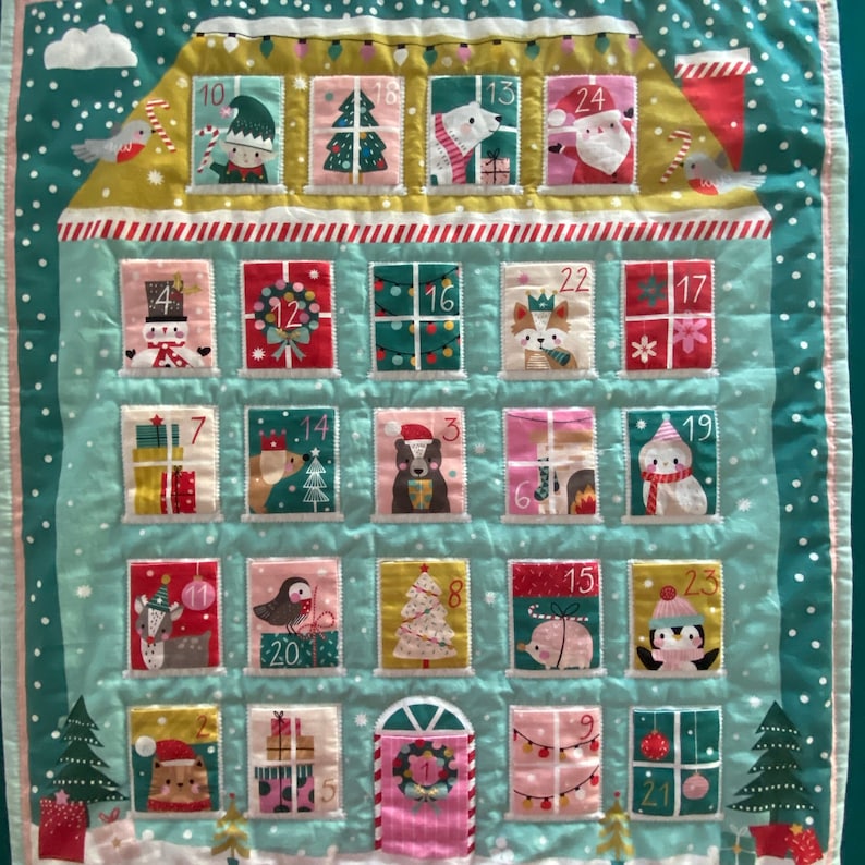 Patchwork Fabric House Advent Calendar © couleurspatchwork | etsy.com