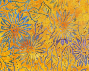 Tissu patchwork, batik, coloris  jaune orangé, fleurs et feuilles dessinées, coloris pastel vert, bleu, mauve, 100% coton,  REF  116/1002PB