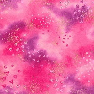 Peut inclure: Tissu abstrait rose et violet avec un motif dispersé de paillettes dorées, de triangles roses et de carrés roses.