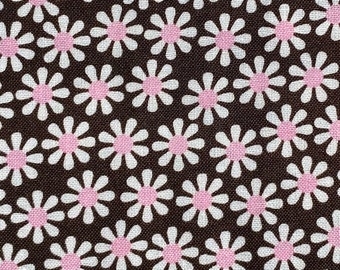 Patchwork fabric, small white daisies, pink heart, brown background, 100% cotton, REF 210/30