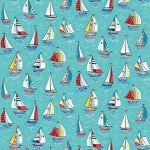 Tissu patchwork, 100% coton, Makower, voiliers multicolores, fond bleu mers du sud, motif de 3 cm x 5 cm   REF   2496/T