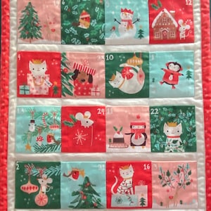 Calendrier de l'Avent, tissu patchwork, coloris vert, bleu, rouge, rose, animaux de Noël, 50 cm x 80 cm,   REF  ANI/NOEL