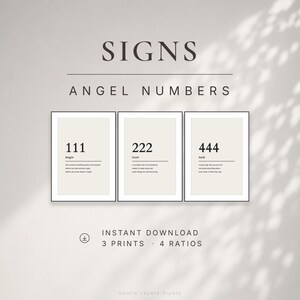 以下が含まれることがあります： SIGNS ANGEL NUMBERSというテキストが記載された3枚の長方形のウォールアートプリント。各プリントには数字が表示されており、111にはbegin、222にはtrust、444にはheldという単語と、それぞれの数字の下に短い説明文が添えられています。