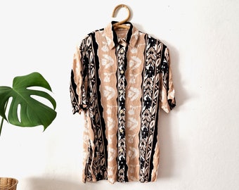 Blusa abstracta vintage para mujer // Camisa de manga corta // Camisa abotonada // Top con cuello // Blusa de viscosa // Ropa de los 90 // Talla S