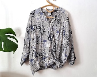 Vintage Women's Blue White Abstract Tie Front Blouse // Long Sleeve Shirt // Tie Up Blouse // 90s Clothing // Elinette Design // 44 XL