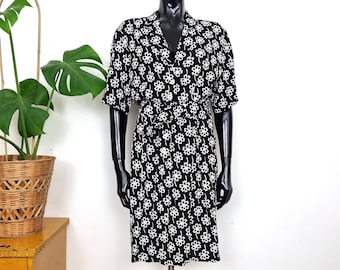 Robe midi fleurie vintage noir à col blanc//robe boutonnée à manches courtes//robe ceinturée à la taille//M moyen//vêtements des années 90