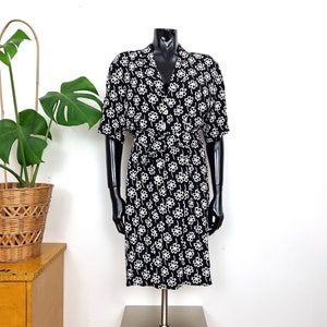 Vintage Floral Black White Collared Midi Dress // Short Sleeve Button Dress // Belted Waist Dress // M Medium // 90s Clothing