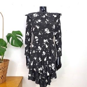 Vintage Women&#39;s Black White Floral Ruffle Hem Dress // Long Sleeve 80s Dress // Large Collar Dress // S M // Gina Classic // 80s Clothing