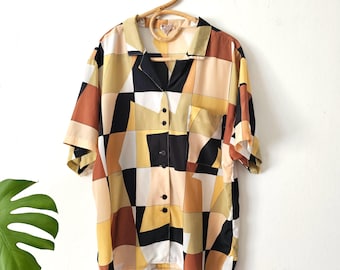 Blusa vintage de mujer con estampado geométrico // Camisa de manga corta en tonos tierra // Abotonada // Tallas L y XL // Ropa de los 90 // Modit Moda Italia
