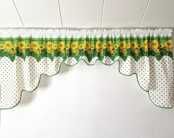 Vintage Floral Curtain Valance // White Green Yellow Retro Curtain Valance // 60s 70s Home // Window Valance // RYDBOHOLM Sweden