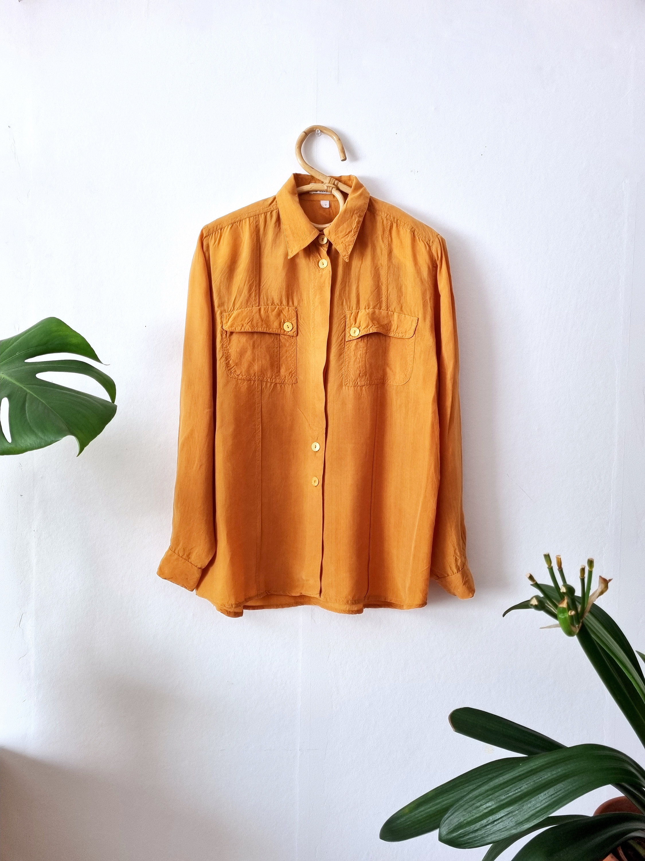 Blusa mostaza de mujer vintage // Camisa ocre button up // Top con - Main Image