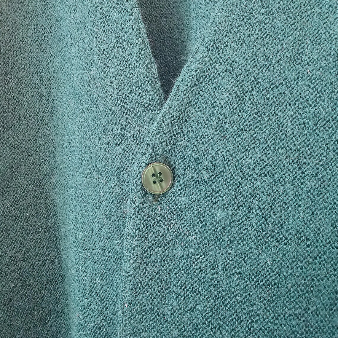 Vintage Green Wool Buttoned Cardigan // Retro Unisex Oversized Minimalist Knit Grandpa Sweater // Pure Virgin Wool // L XL // 90s Clothing, photo 3 of 5