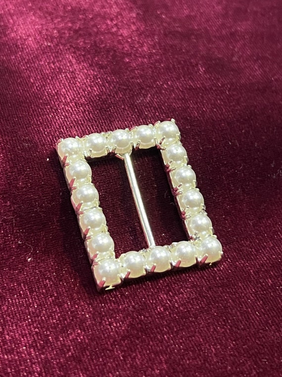 Pearl buckle hotsell