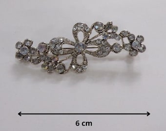 An Attractive Diamante Flower Brooch, flower brooch, brooch, silver brooch, diamanté brooch