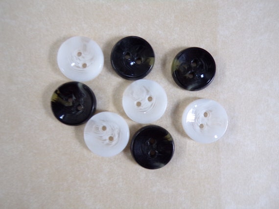 15mm Button - 2 Hole Flat Variegated - Cream 15mm Button - 2 Hole Flat Variegated - Cream